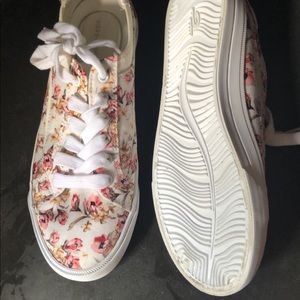 Easy spirit floral tennis shoes- size 8
